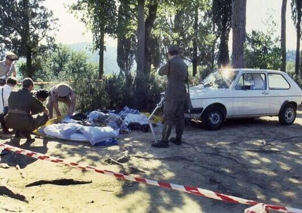 Mostro di Firenze, una macchina da scrivere potrebbe svelarci l&rsquo;identit&agrave; dell&rsquo;assassino? L&rsquo;esperto del caso Paolo Cochi: &ldquo;C&rsquo;&egrave; un elemento che collega un sospettato con le attivit&agrave; del killer&hellip;&rdquo;