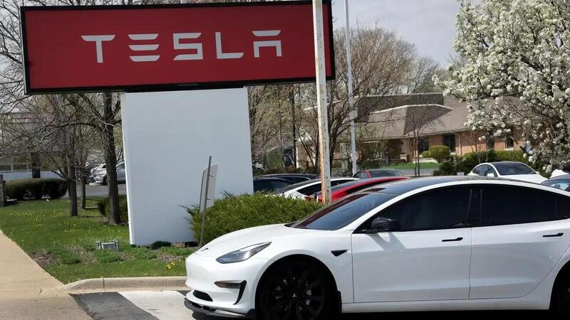 La Polizia della California ha comprato le Tesla ma come auto di servizio......  