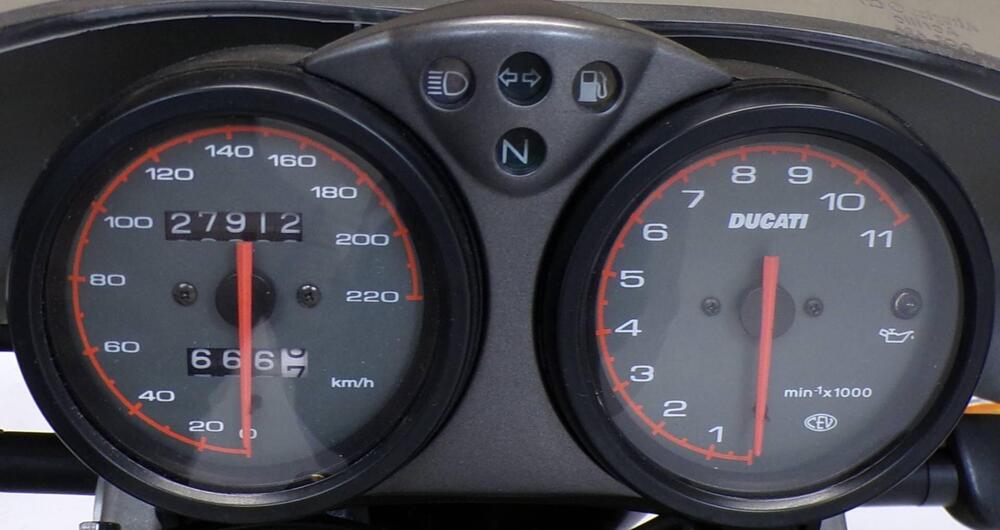 Ducati Monster 750 (1996 - 02) (13)