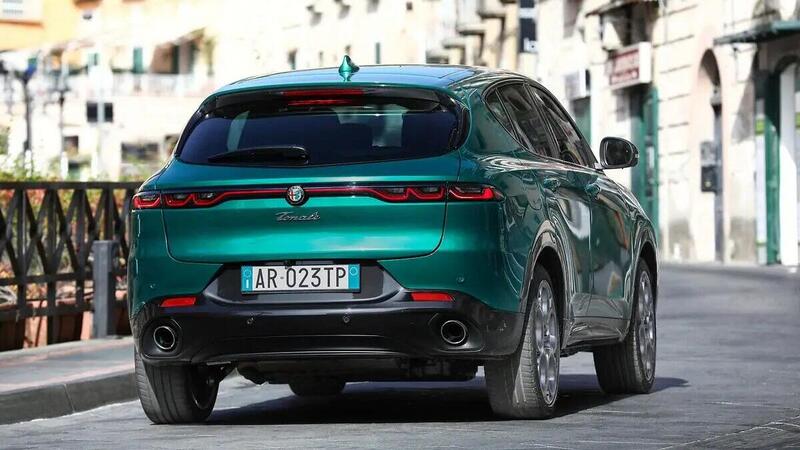 Alfa Romeo TONALE 2025,  benzina, diesel o plug-in hybrid, nuova dentro