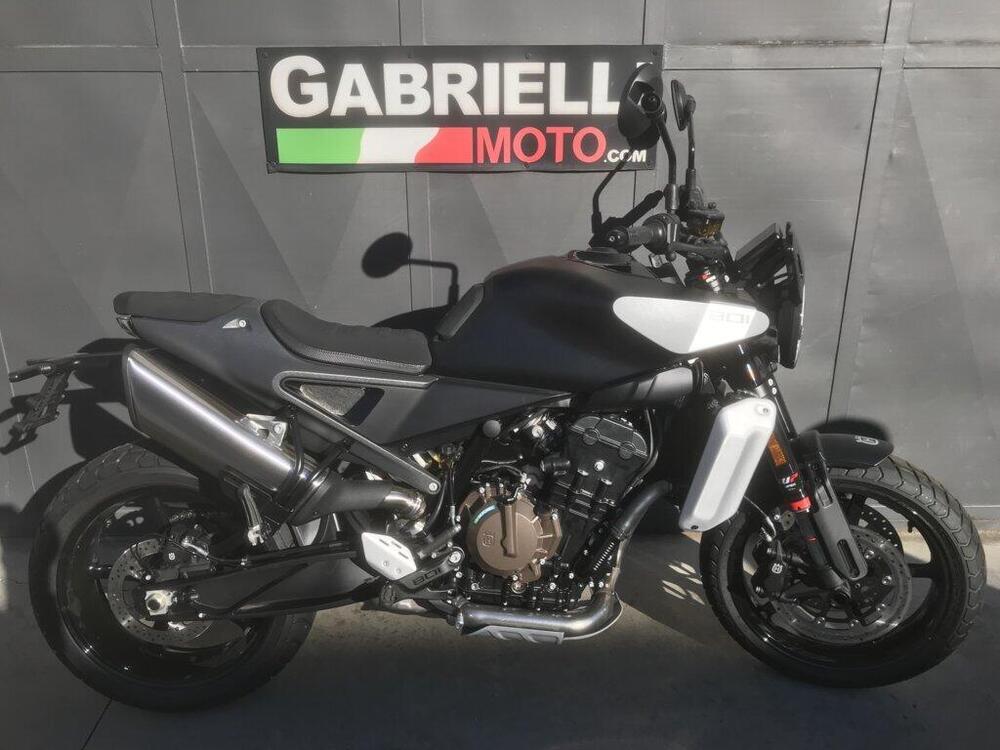 Husqvarna Svartpilen 801 (2024 - 26) (3)