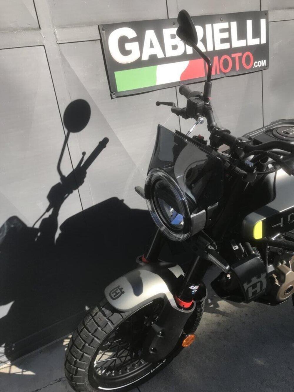 Husqvarna Svartpilen 401 (2024 - 25) (2)