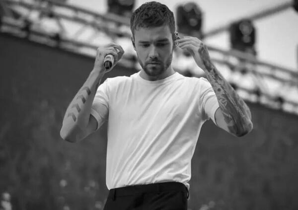 La morte di Liam Payne (One Direction) divorata dall&rsquo;algoritmo: &egrave; questo il vero volto del narcisismo online? Dall&rsquo;autopromozione all&rsquo;autodistruzione, i social sono la vera droga 