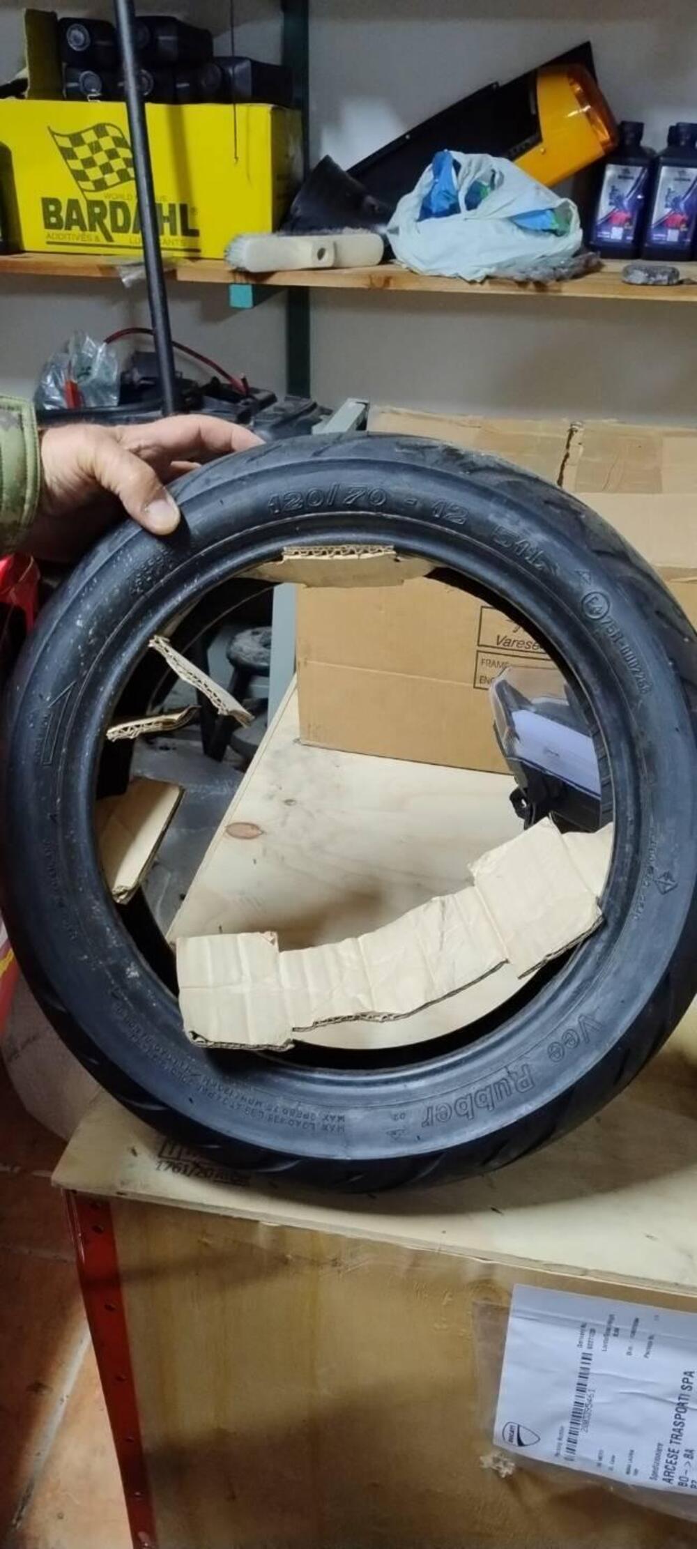 PNUEMATICO Vee Rubber