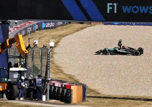 Cosa &egrave; successo alla Mercedes in Texas? Tra incidenti, pezzi di ricambio finiti e tensione, Russell centra comunque la zona punti