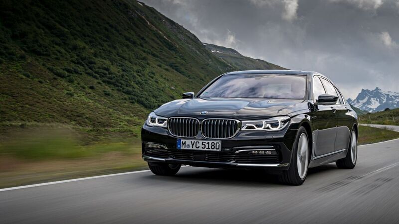 BMW 740e iPerformance, l&#039;ammiraglia &egrave; ibrida