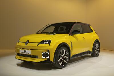 Renault 5 E-Tech Electric, i prezzi per l'Italia, le caratteristiche e la guida [VIDEO]