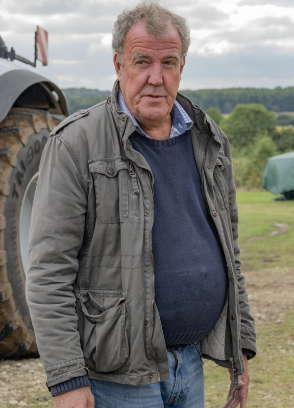 Jeremy Clarkson, un troll vegano lo attacca dopo l&rsquo;operazione e il problema al cuore: &ldquo;Con tutta la carne che mangi&hellip;&rdquo;? E lui risponde: &ldquo;Meglio che morire di noia. E per i prossimi quattro anni&hellip;&rdquo;