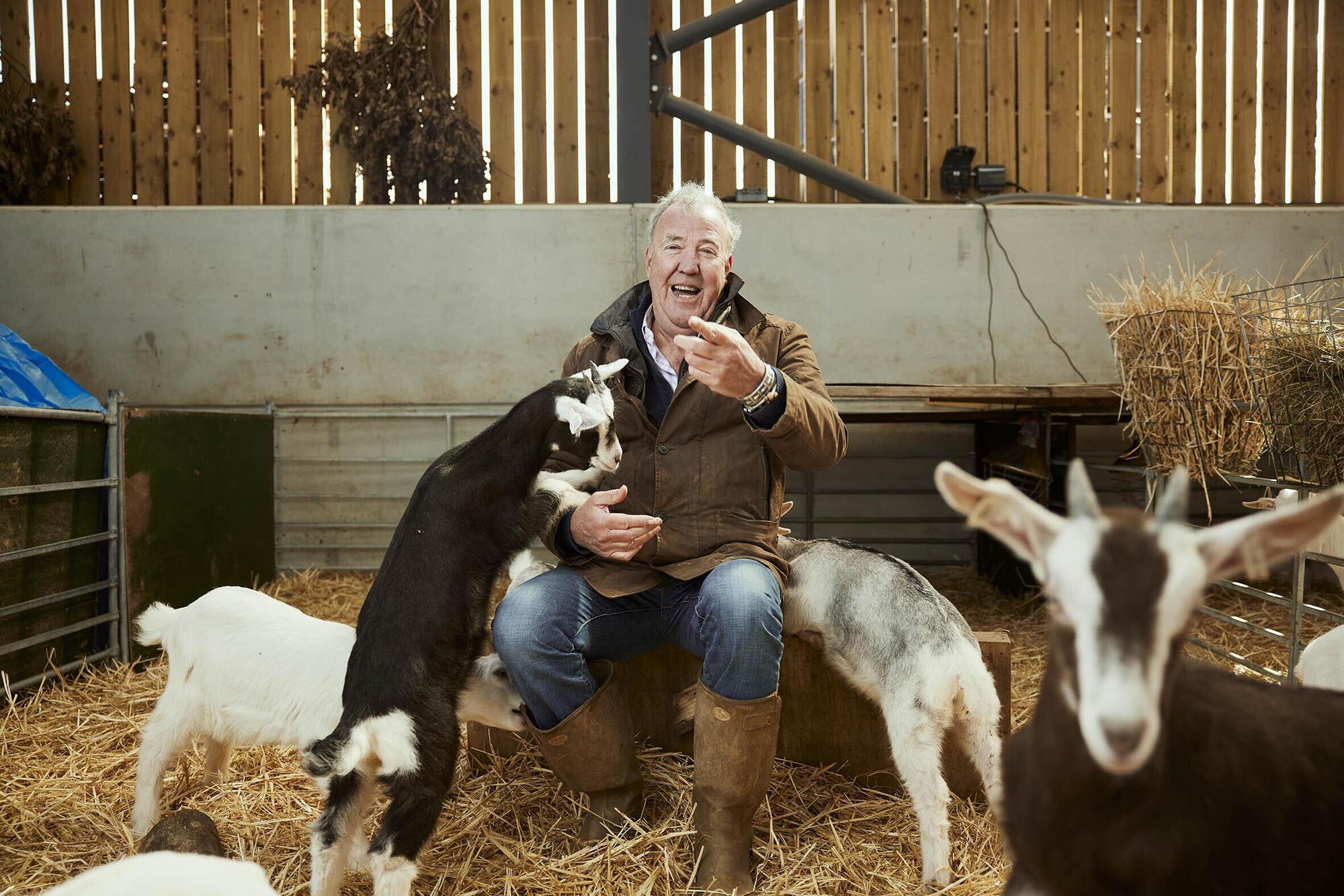 Jeremy Clarkson con gli animali della sua fattoria