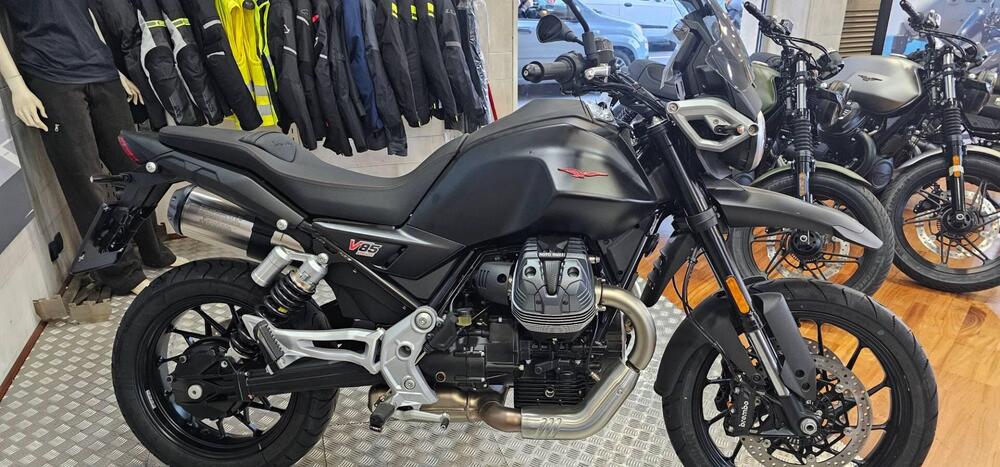 Moto Guzzi V85 Strada (2024 - 25) (2)