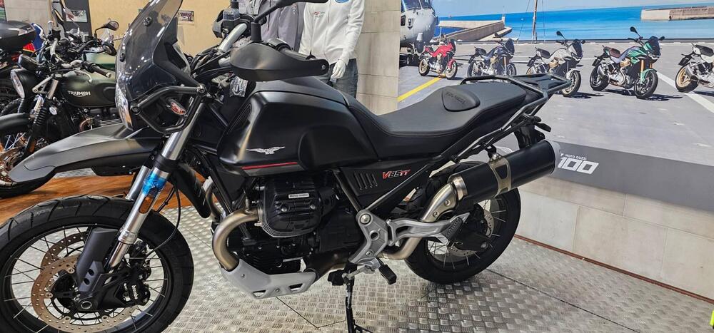 Moto Guzzi V85 Strada (2024 - 25) (10)