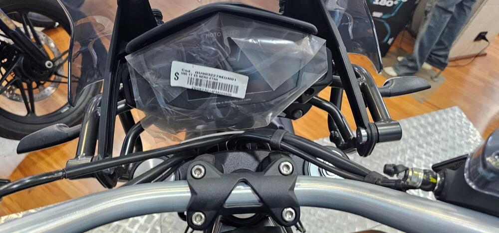 Moto Guzzi V85 Strada (2024 - 25) (13)