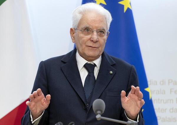 Mattarella stupito dal rapporto polizia e razzismo? Ma Santino Spinelli, famoso musicista rom, lo incalza: &ldquo;Se l&#039;86% degli italiani ci odia &egrave; anche colpa della politica. Infatti Salvini nel tweet...&quot;