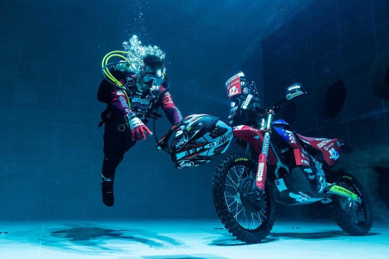 Rally POV presenta la Honda 450 HRC "clienti" per la sua Dakar a 42 metri di profondit&agrave;