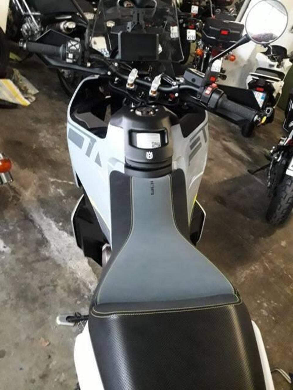 Husqvarna Norden 901 (2022 - 26) (2)