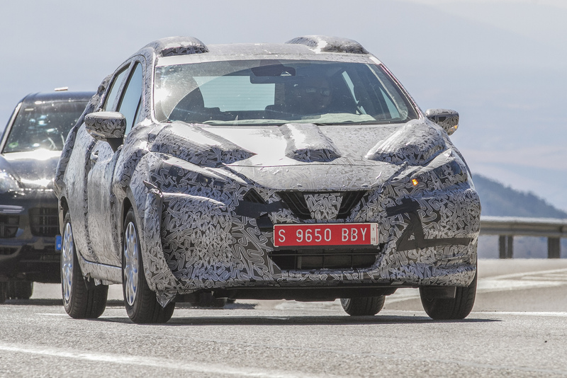 Nuova Nissan Micra, ecco le prime foto su strada