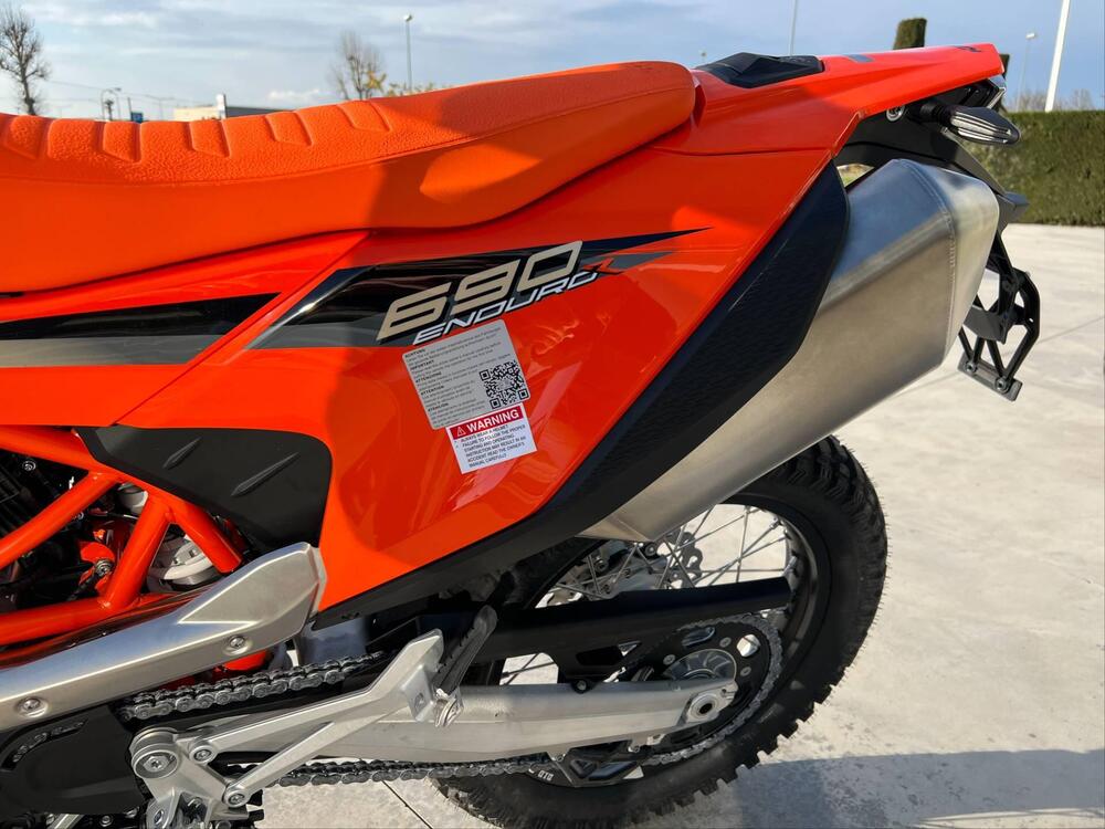 KTM 690 Enduro R (2022 - 25) (3)