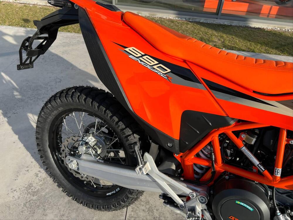 KTM 690 Enduro R (2022 - 25) (6)