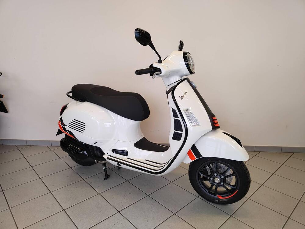 Vespa GTS 125 Super Sport (2025) (2)