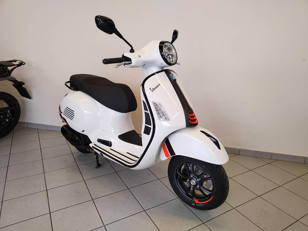 Vespa GTS 125 Super Sport (2025) (3)