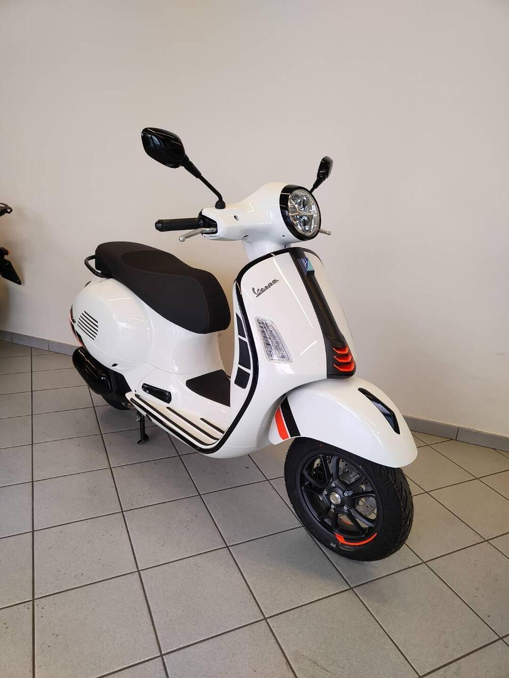 Vespa GTS 125 Super Sport (2025) (4)
