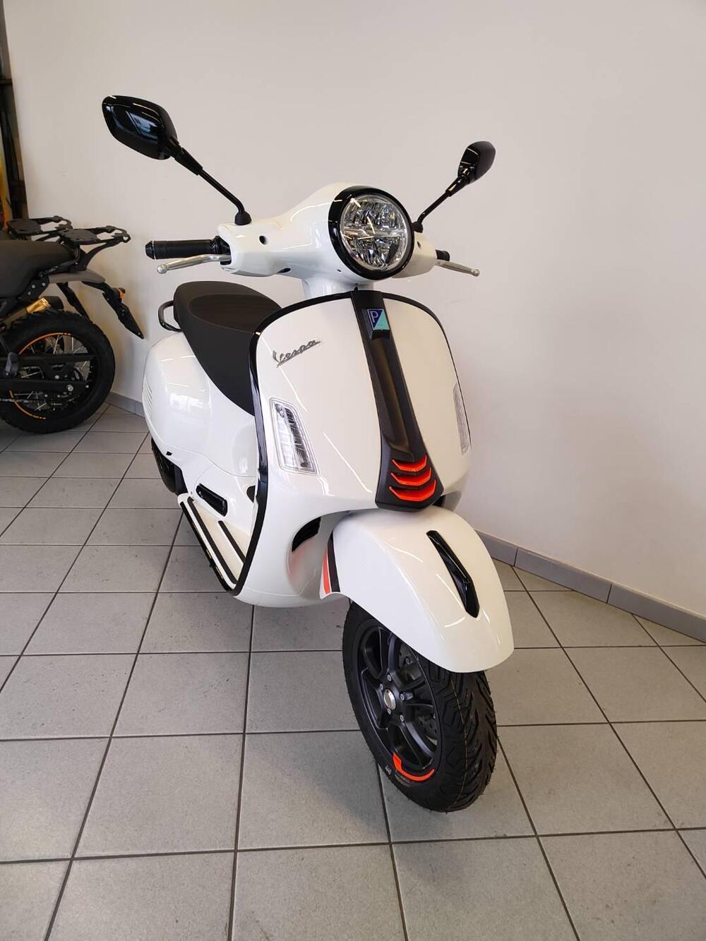 Vespa GTS 125 Super Sport (2025) (5)