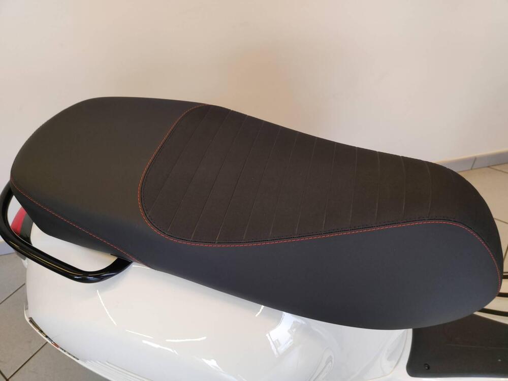 Vespa GTS 125 Super Sport (2025) (8)