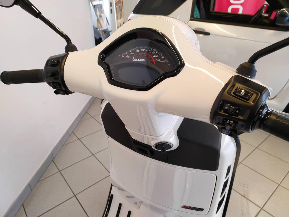 Vespa GTS 125 Super Sport (2025) (9)
