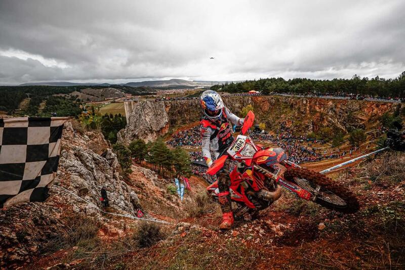 24MX Hixpania Hard Enduro. Billy Bolt torna alla vittoria, &ldquo;Mani&rdquo; Lettenbichler &egrave; Campione del Mondo [GALLERY]