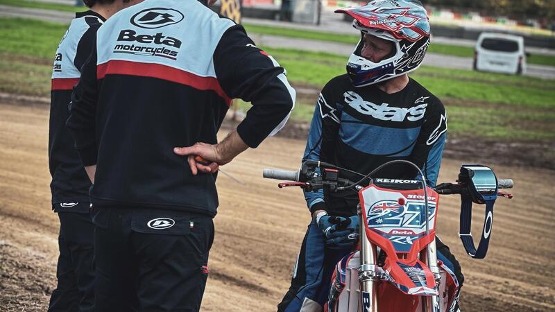 Che ci fa Casey Stoner a Lombardore su una Beta da flat track?