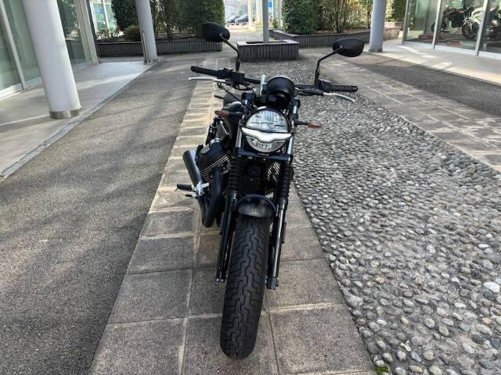 Moto Guzzi V9 Bobber (2021 - 25) (4)