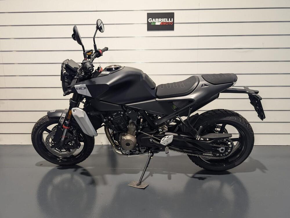 Husqvarna Svartpilen 801 (2024 - 26) (2)