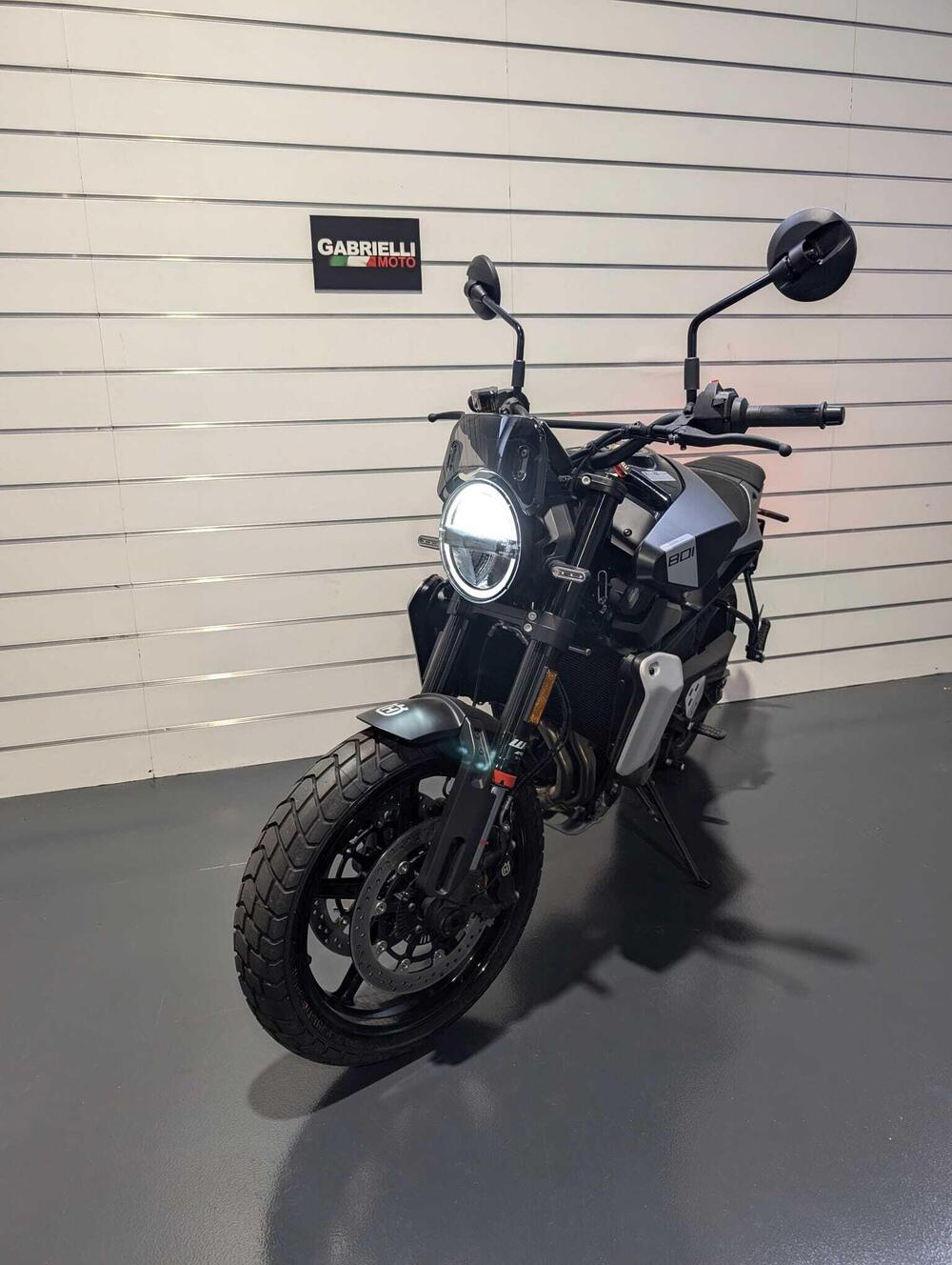 Husqvarna Svartpilen 801 (2024 - 26) (3)