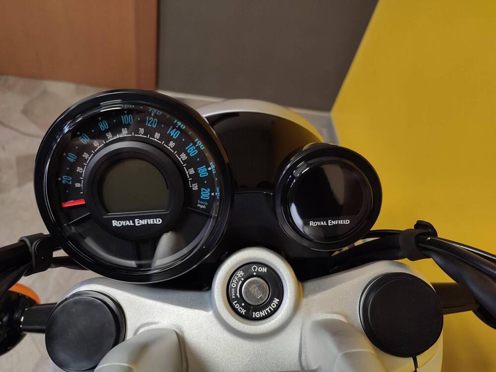 Royal Enfield Super Meteor 650 (2023 - 26) (5)