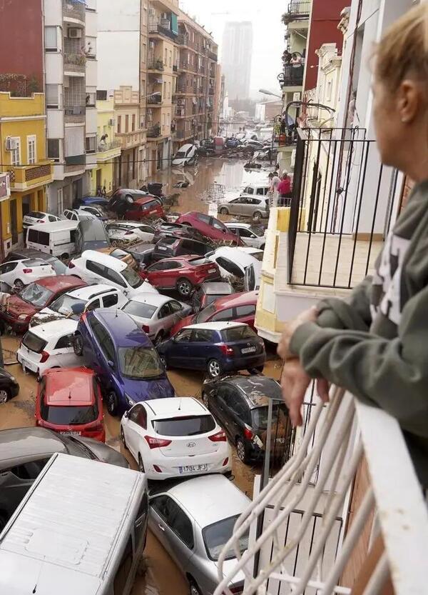 Inferno alluvione a Valencia: il Ricardo Tormo &egrave; devastato. Pecco e Martin rischiano di chiuderla in Malesia, anche se...[FOTO]