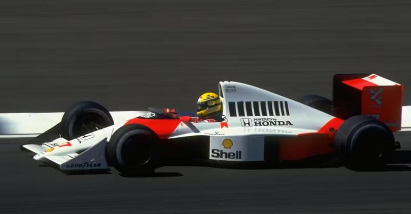 F1. GP Brasile, Hamilton a bordo della McLaren MP4/5B di Ayrton Senna