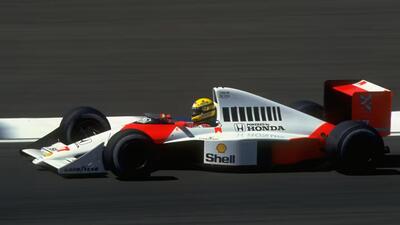 F1. GP Brasile, Hamilton a bordo della McLaren MP4/5B di Ayrton Senna