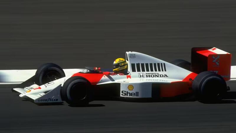 F1. GP Brasile, Hamilton a bordo della McLaren MP4/5B di Ayrton Senna