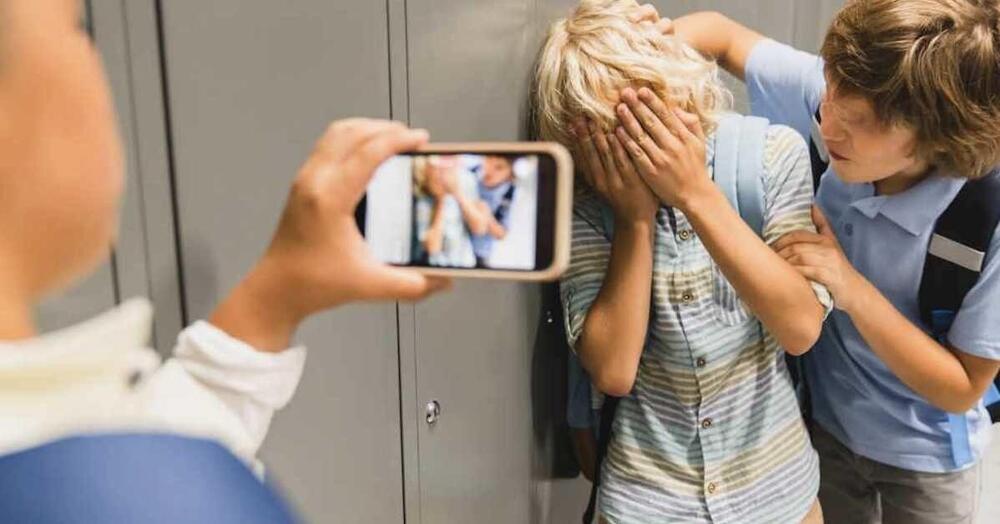 Bullismo e suicidi tra gli adolescenti? C&#039;&egrave; la correlazione: da Leonardo a tanti altri casi di cronaca, ecco quando intervenire