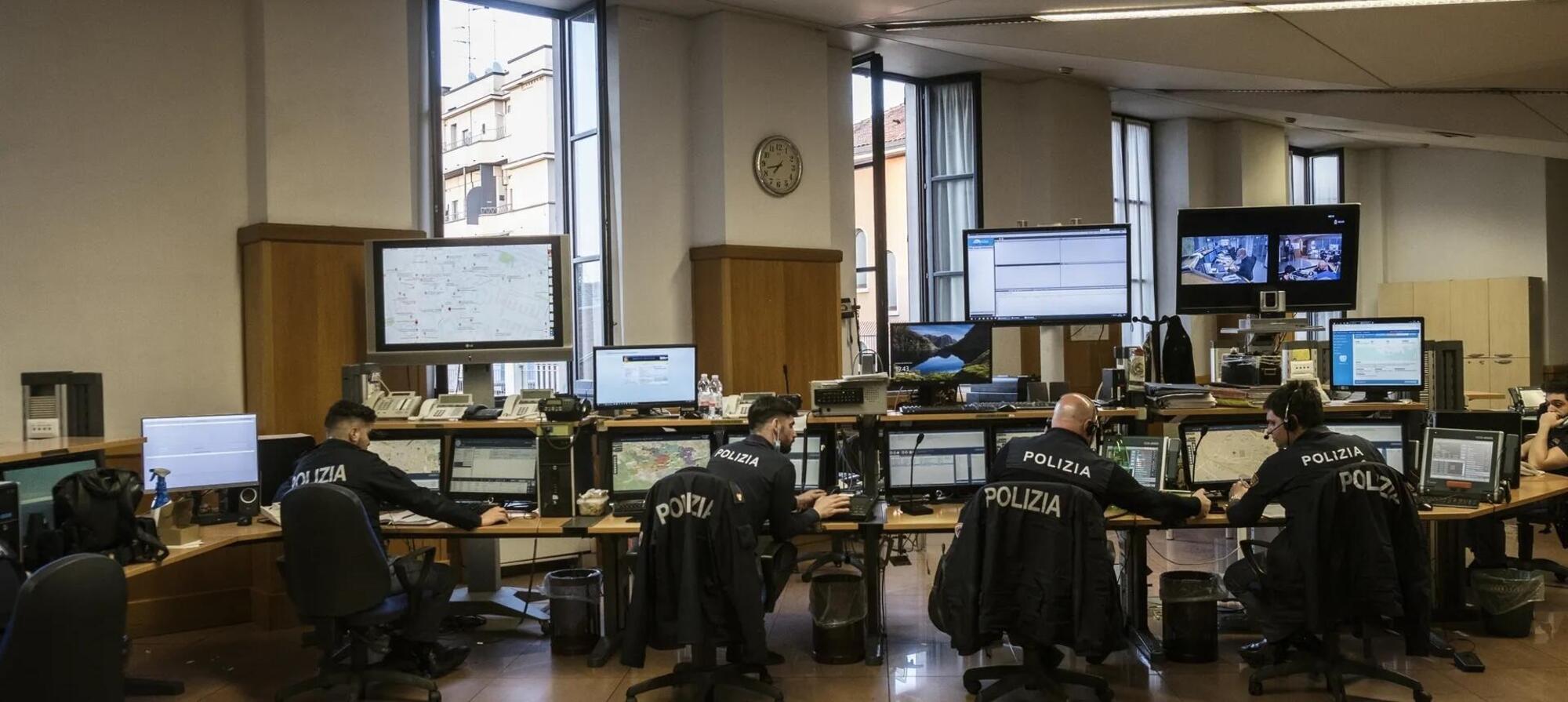 Il centro di comando della Questura di Milano