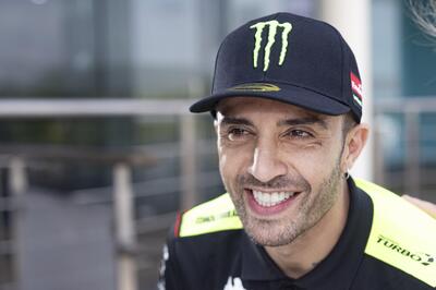 MotoGP 2024. GP della Malesia. Andrea Iannone racconta i retroscena: "Ho detto s&igrave; a Vale senza pensarci. Ieri mi hanno spiegato un po' la moto ed ho chiesto: "Dove si guida?"