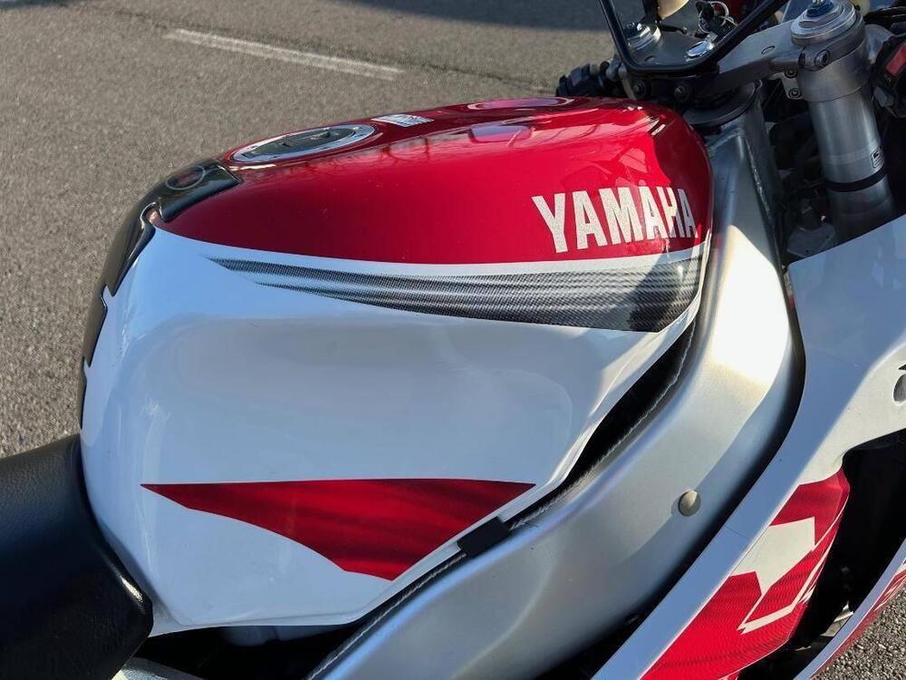 Yamaha YZF 750 R (11)