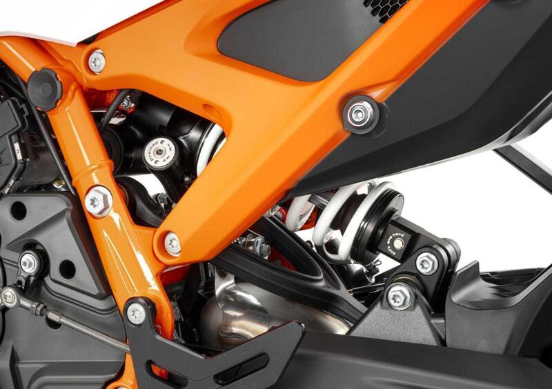 KTM 990 Duke 990 Duke R (2026) (11)