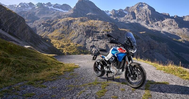 Il Passo dello Stelvio compie 200 anni: Moto Guzzi porta a EICMA la Stelvio Duecento Tributo