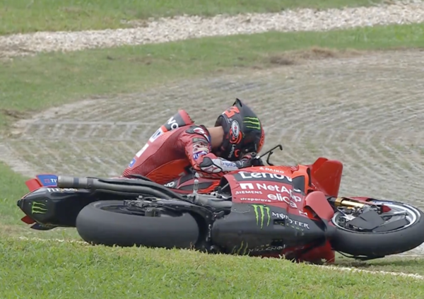 Clamoroso: Pecco Bagnaia sbaglia tutto nella Sprint, Jorge Mart&iacute;n a un passo dal mondiale gi&agrave; in Malesia