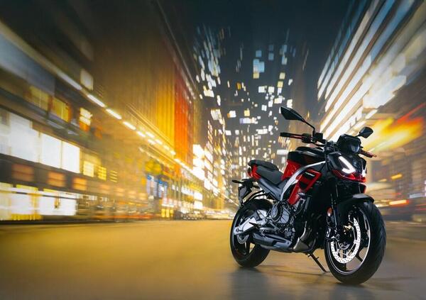 Debutta a EICMA l'attesissima Aprilia Tuono 457