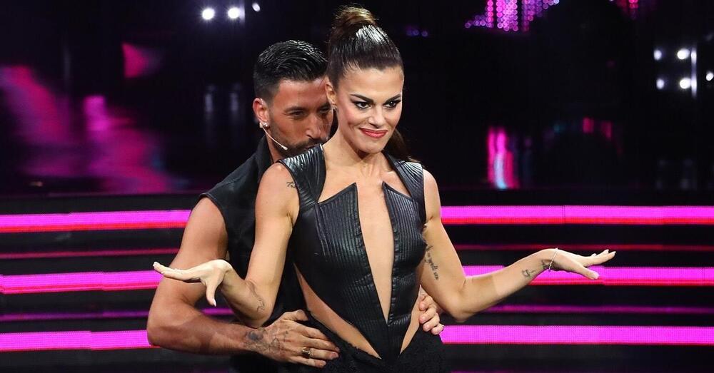 Ballando con le stelle o Tinder? &Egrave; amore tra Sonia Bruganelli e Angelo Madonia, Bianca Guaccero e Giovanni Pernice? Ma perch&eacute; Manuel Agnelli si tinge i capelli a X Factor? E Del Vecchio &egrave; vittima o colpevole di spiata&hellip; A tutto gossip con Alessi