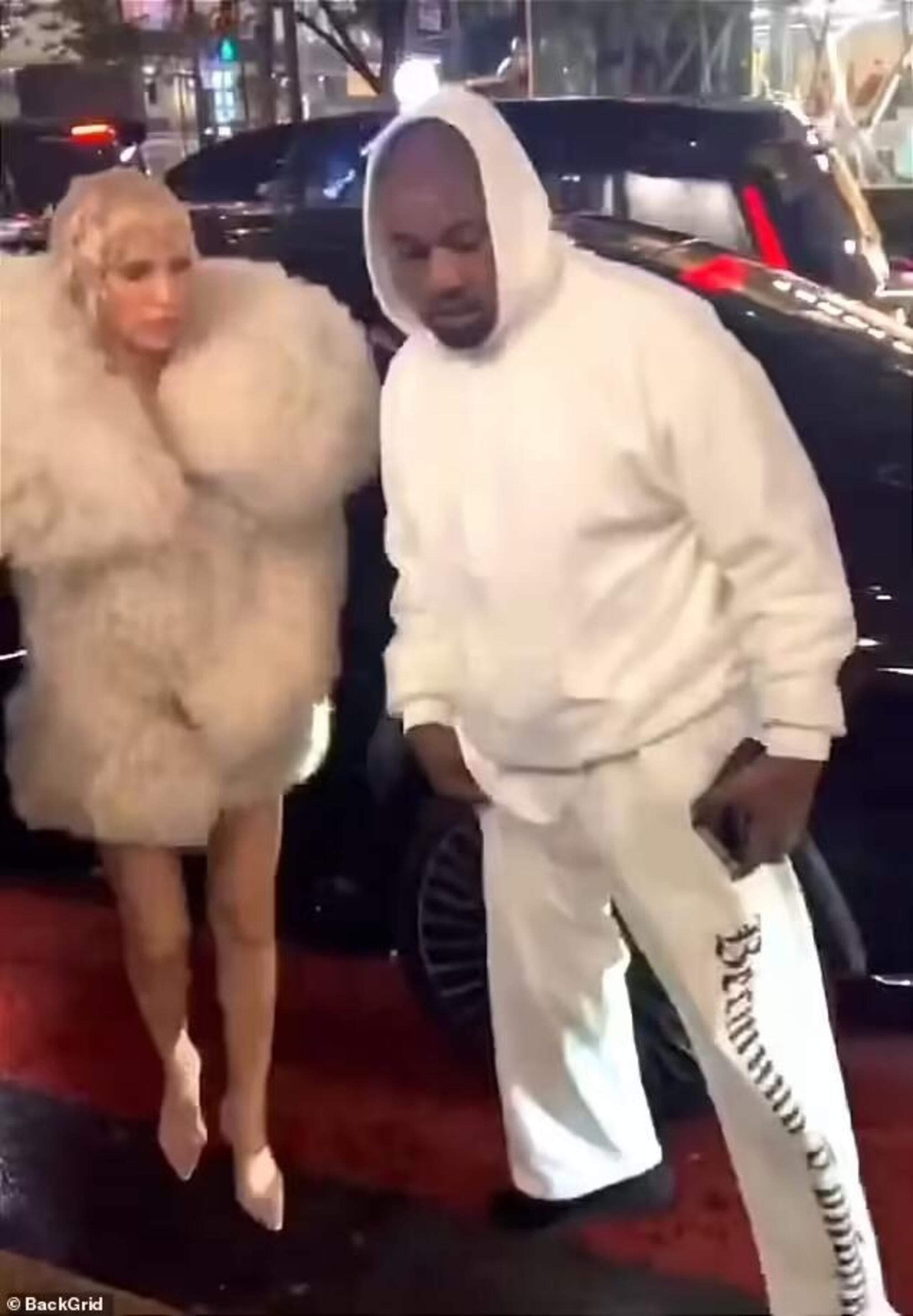 Bianca in pelliccia e Kanye &quot;total white&quot;