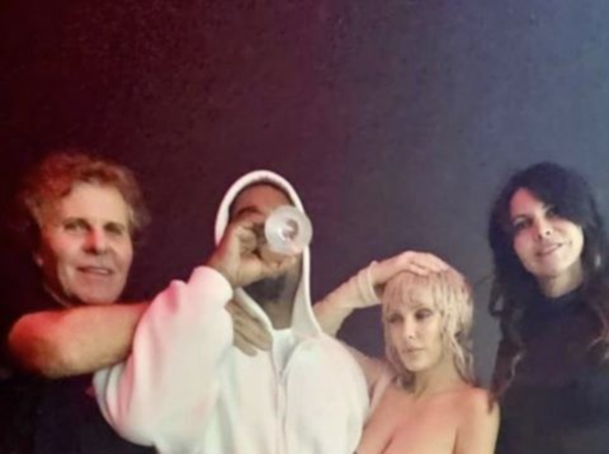 La festa a Tokyo di Kanye West, Bianca Censori e Renzo Rosso