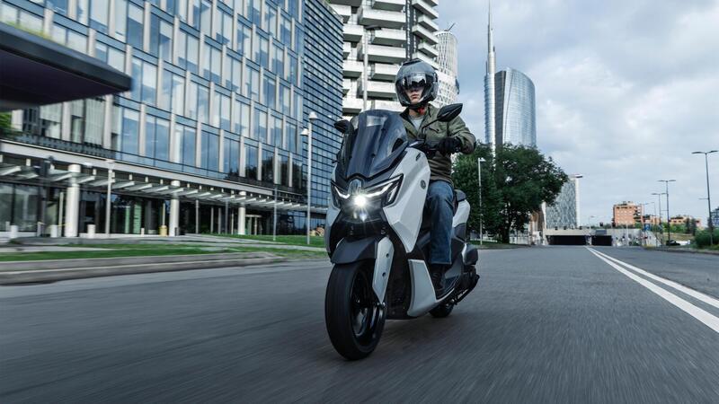 Yamaha presenta i nuovi scooter NMAX 125 e NMAX 125 Tech MAX